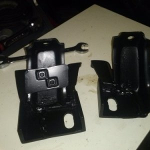 Eigenbau Motorhalter lackiert