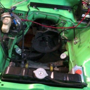 Motorraum leer