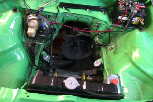 Motorraum leer