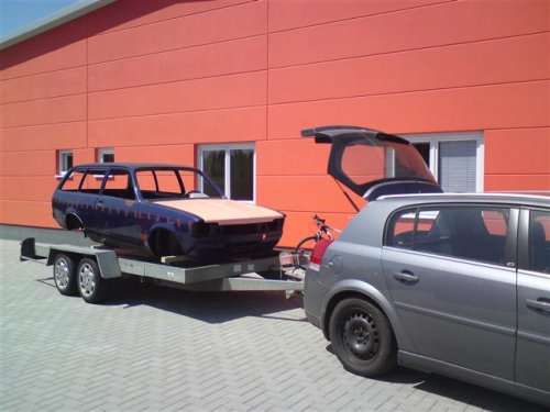 Auto zum Lackierer gebracht